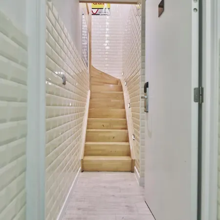 Hostel The Legacy By 2go4 Center