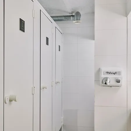 Hostel The Legacy By 2go4 Center